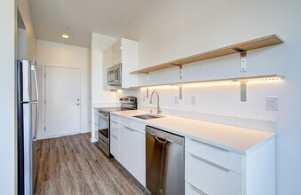 1410 Apartments in Seattle, WA - Building Photo - Interior Photo