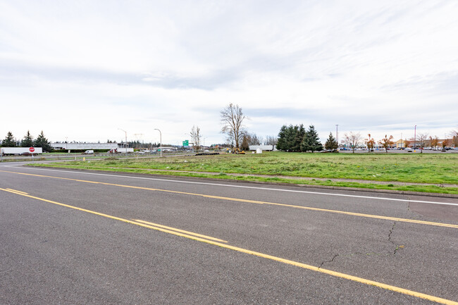 Allison Way Apartments in Woodburn, OR - Building Photo - Building Photo