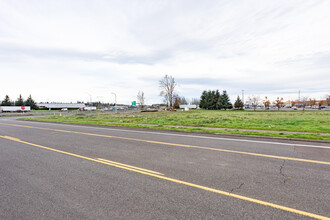 Allison Way Apartments in Woodburn, OR - Foto de edificio - Building Photo