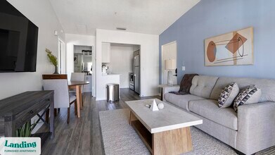 1000 Marlin Lakes Cir, Unit 725 in Sarasota, FL - Building Photo - Building Photo