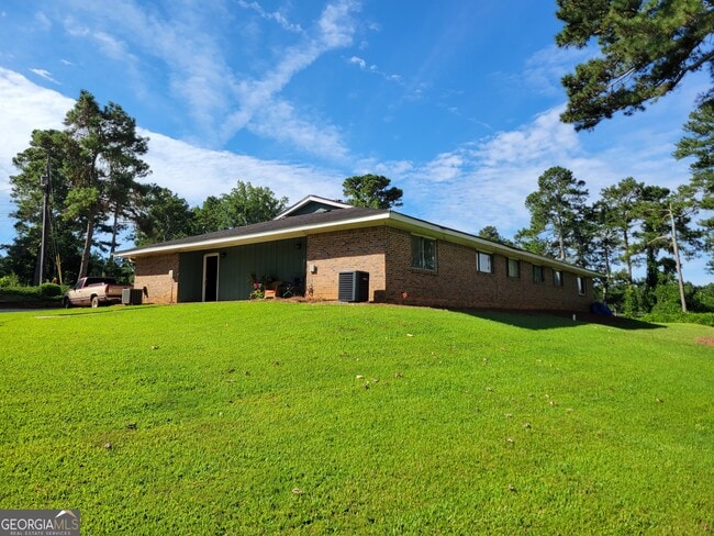 property at 424 GA Hwy 211