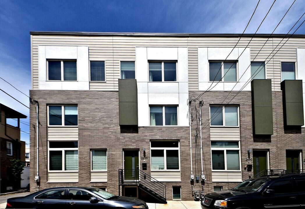 2630 Livingston St in Philadelphia, PA - Building Photo