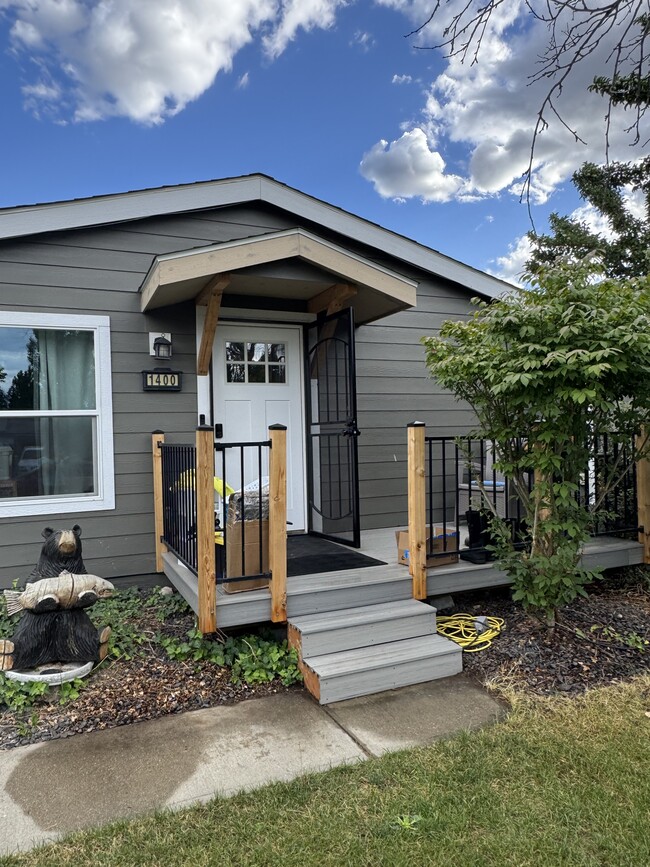 property at 1400 Evergreen Rd