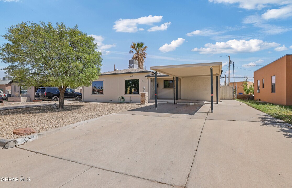 218 Orndorff Dr in El Paso, TX - Building Photo