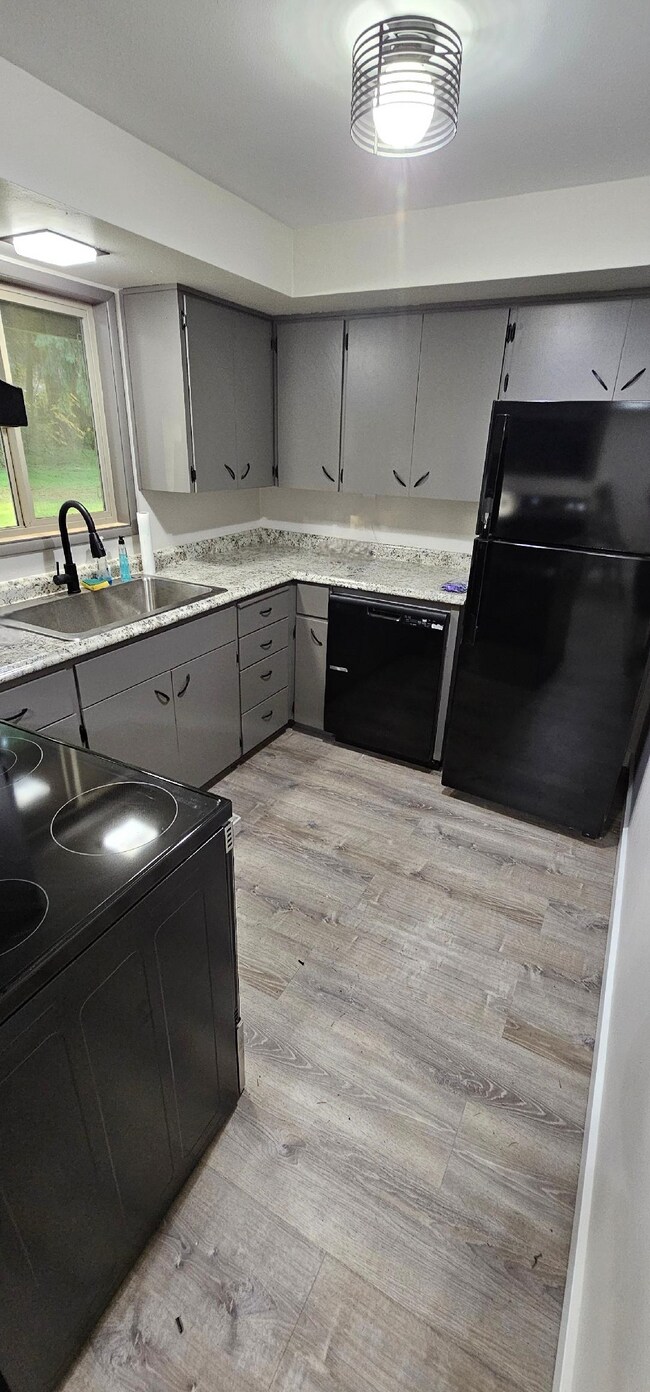 34230 Pittsburg Rd in Saint Helens, OR - Building Photo - Building Photo