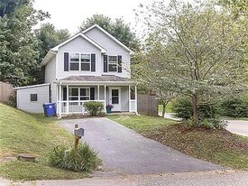 1 Dogwood Ln in Asheville, NC - Building Photo