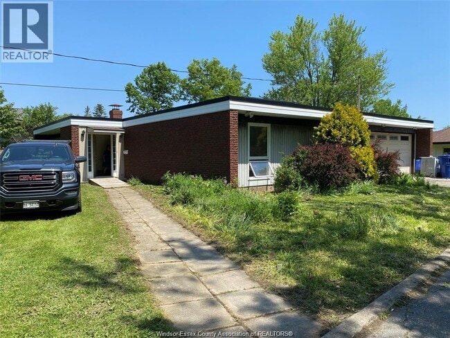 property at 3052 Lauzon Rd