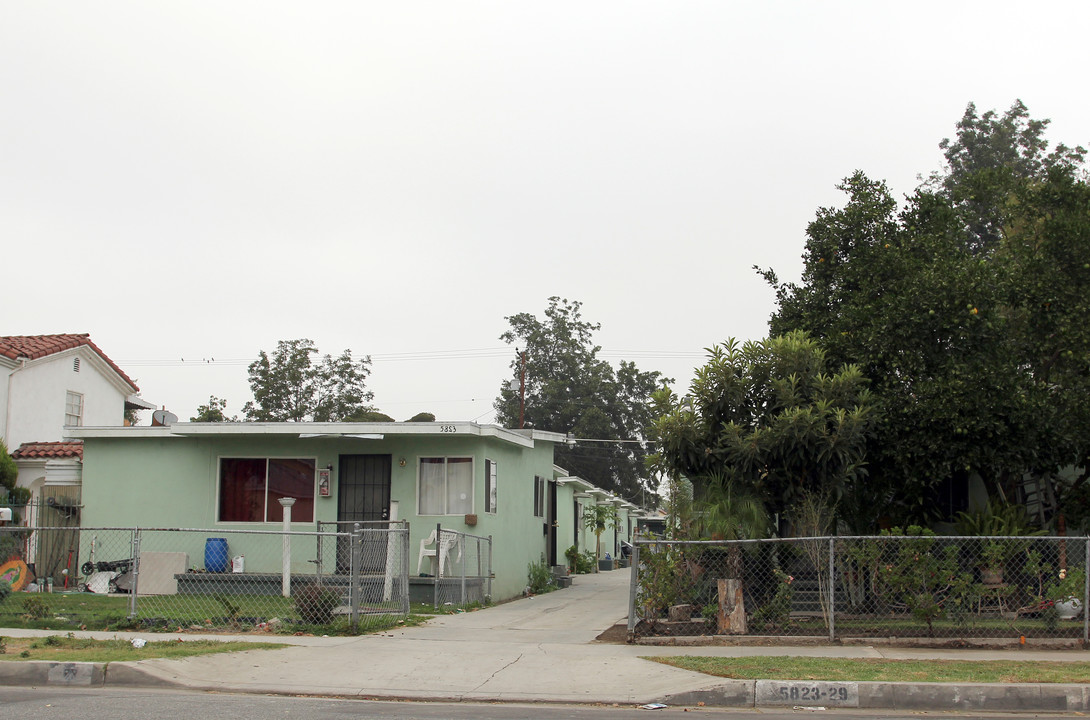 5823 Loveland St in Bell Gardens, CA - Building Photo