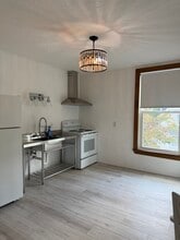 41 Hollywood St, Unit 3 in Worcester, MA - Building Photo - Building Photo