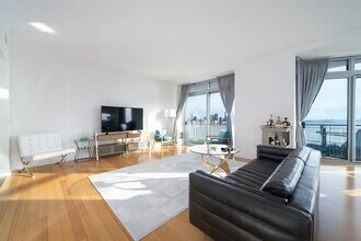 225 River St in Hoboken, NJ - Building Photo - Building Photo