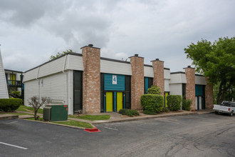 Creek's Edge in Austin, TX - Foto de edificio - Building Photo