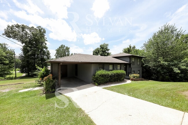 201 24th Ave NW in Center Point, AL - Building Photo - Building Photo