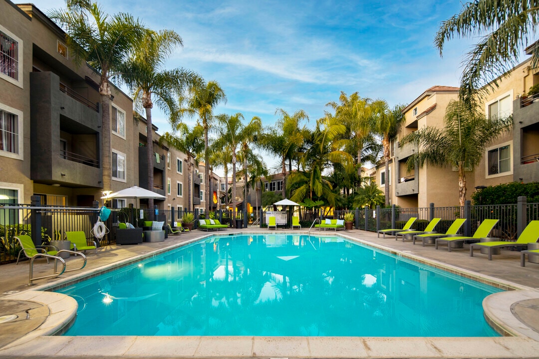 Mission Pacific Apartments in San Diego, CA - Foto de edificio