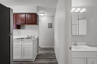 2720 Rosalyn Ct in New Hope, MN - Building Photo - Building Photo