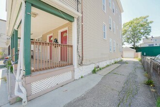 2395 Main St in Bridgeport, CT - Building Photo - Building Photo