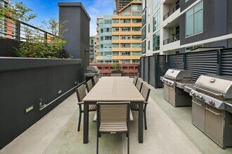 425 W Beech St, Unit 1156 in San Diego, CA - Building Photo - Building Photo