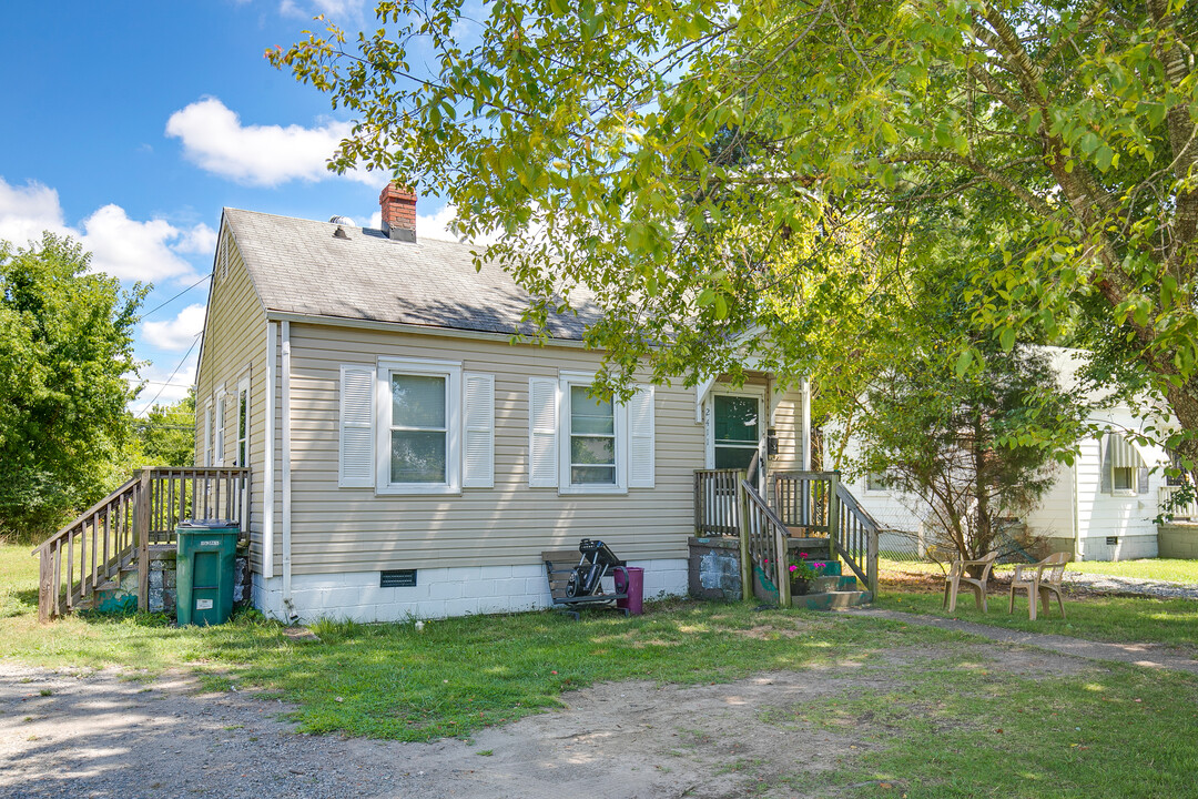 2411 Gordon Ln in Richmond, VA - Building Photo