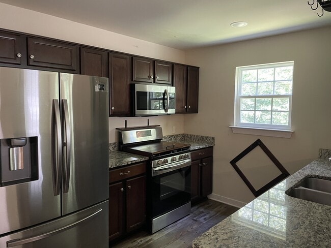 46 Brougham Rd in Palmyra, VA - Foto de edificio - Building Photo