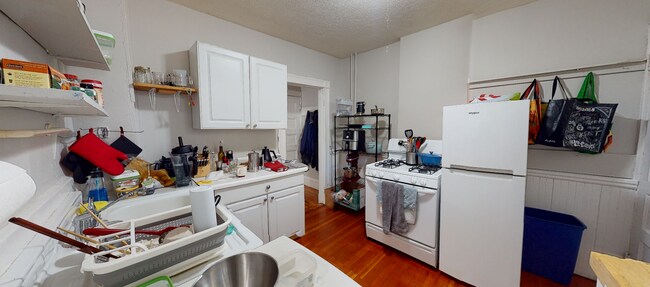 11 Eustis St, Unit 3 in Cambridge, MA - Building Photo - Building Photo