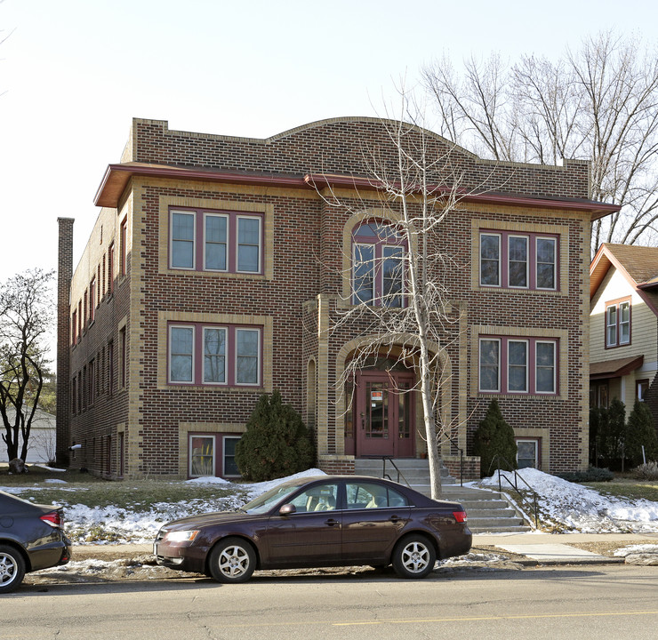 1186 Grand Ave in St. Paul, MN - Building Photo