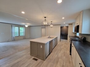 5296 Commander Ct in Algonac, MI - Building Photo - Building Photo