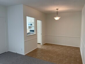 1122 S Clark Dr, Unit 6 in Los Angeles, CA - Foto de edificio - Building Photo