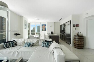 55 SE 6th St, Unit 3102 in Miami, FL - Building Photo - Building Photo