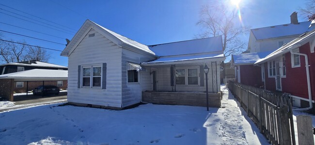 property at 115 W Kickapoo St