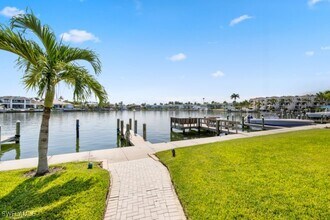 3000 Gulf Shore Blvd N in Naples, FL - Building Photo - Building Photo