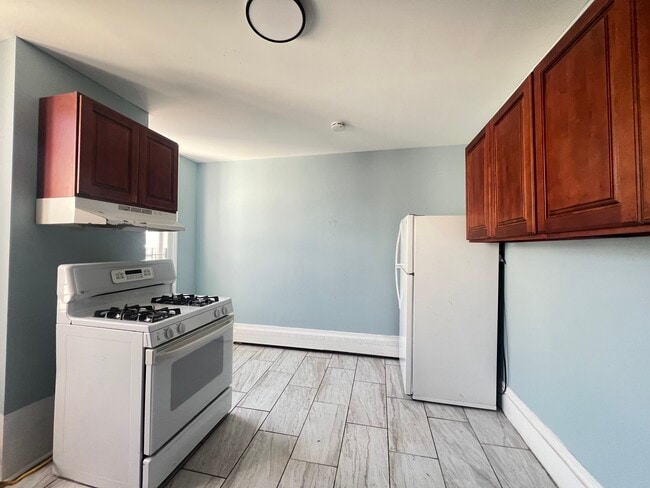 224 Old Bergen Rd, Unit 3 in Jersey City, NJ - Building Photo - Building Photo