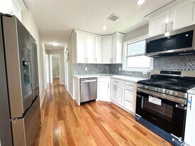 142-32 174th St in Queens, NY - Building Photo