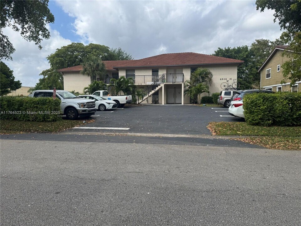 3502 NW 114th Ln in Coral Springs, FL - Building Photo