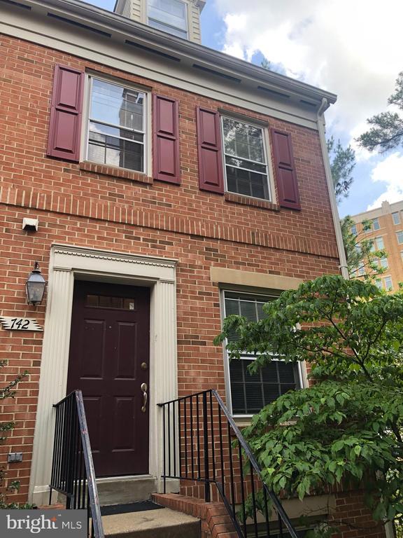 property at 742 N Vermont St