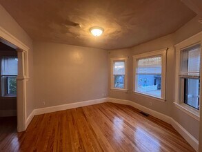 110 W Quincy St, Unit 1 in Somerville, MA - Building Photo - Building Photo