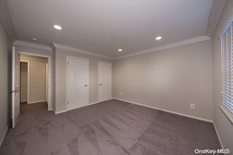 29 Sylvan Ln in Port Jefferson Station, NY - Foto de edificio - Building Photo