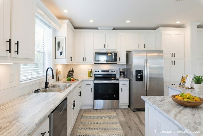 5972 Brigadoon Wy in Sarasota, FL - Building Photo - Building Photo