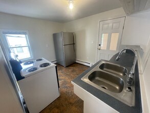 29 Central St in Newmarket, NH - Building Photo - Building Photo