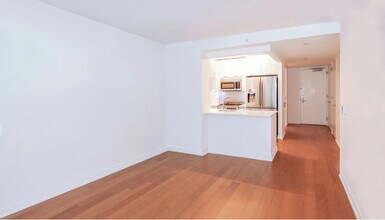 227 W 77th St in New York, NY - Building Photo - Building Photo