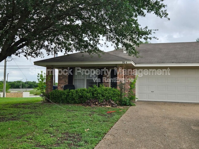 property at 954 Parkview Cir