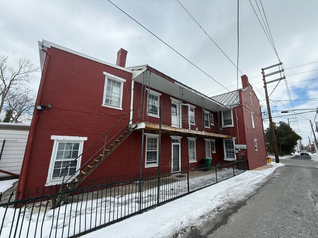 128 S West St in Carlisle, PA - Building Photo - Building Photo