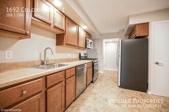 1692 Colonial Ln in Northfield, IL - Building Photo - Building Photo