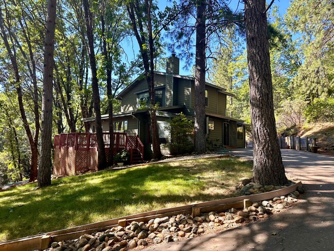 14617 Old White Toll Rd-Unit -A in Grass Valley, CA - Building Photo - Building Photo
