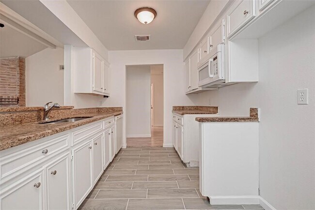 5503 Lynngate Dr in Spring, TX - Foto de edificio - Building Photo