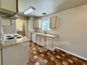 1136 Alvarado St in Cleburne, TX - Foto de edificio - Building Photo