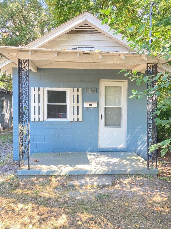 property at 204 Wainwright Ave E