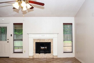 9495 Landis Dr in Beaumont, TX - Building Photo - Building Photo