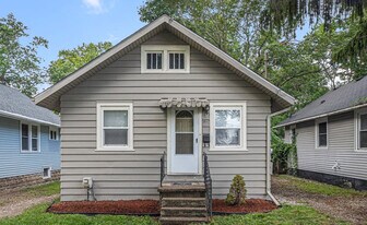 122 Mifflin Ave in Lansing, MI - Building Photo