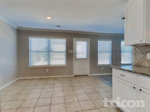 17235 Hawks Landing Dr in Hockley, TX - Foto de edificio - Building Photo