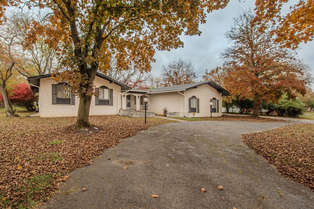 22745 Wrexford Dr in Southfield, MI - Building Photo