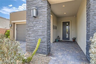 10398 Kesington Dr in Las Vegas, NV - Building Photo - Building Photo